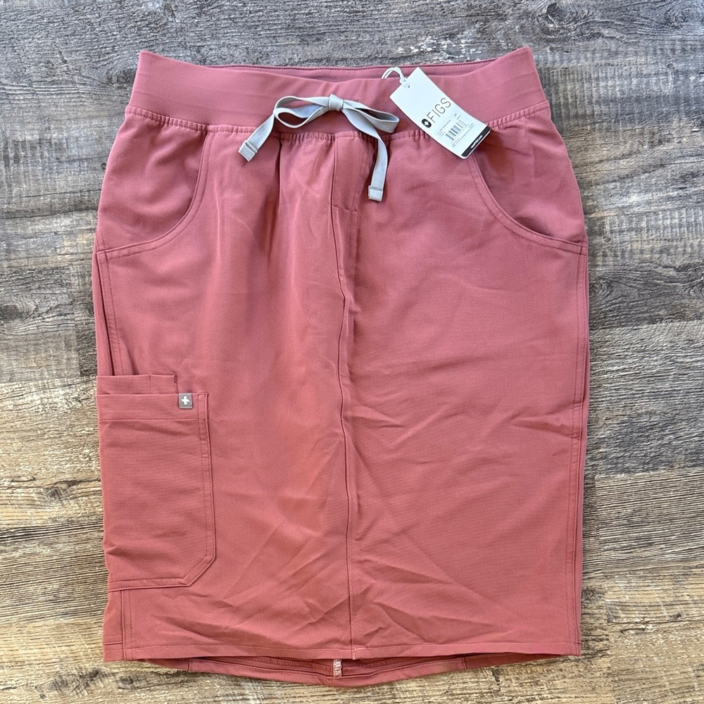 Figs Kade Cargo Scrub Skirt Mauve